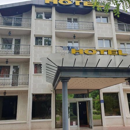 Hotel Sajam โนวีซาด ภายนอก รูปภาพ
